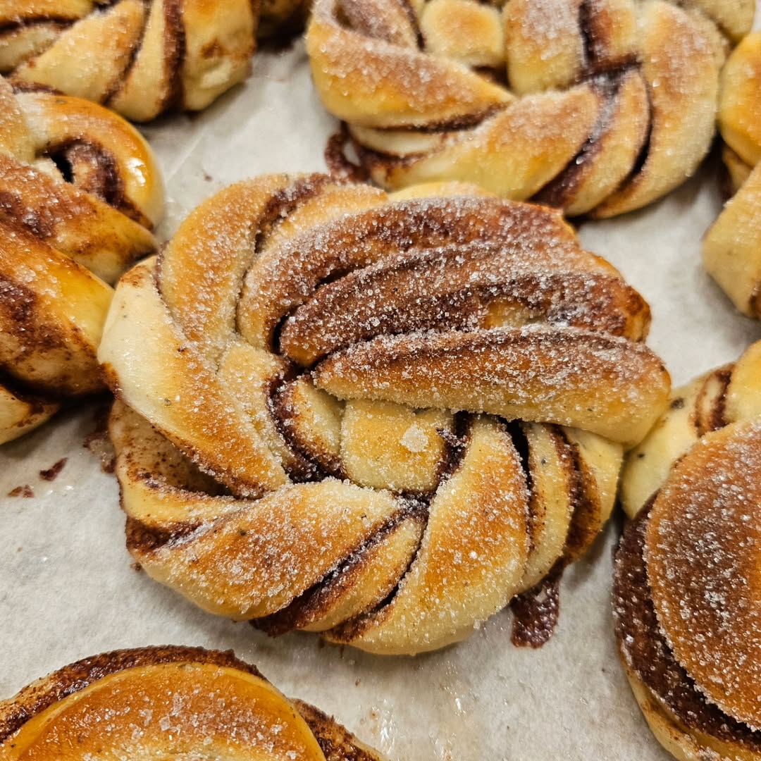 Nybakad kanelbulle